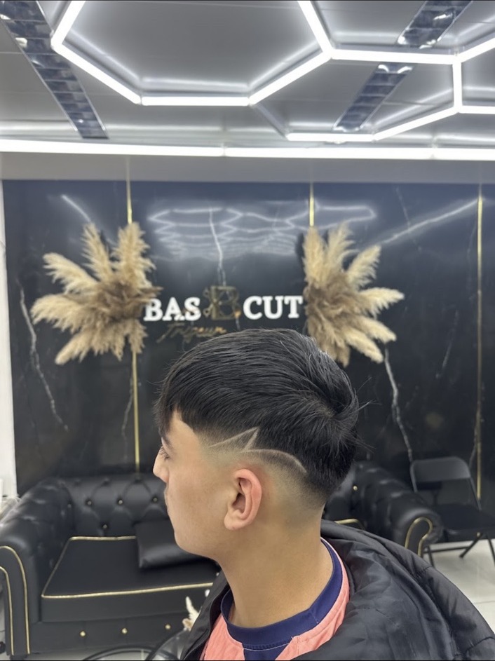 Moderner Haarschnitt im BAS CUT Salon